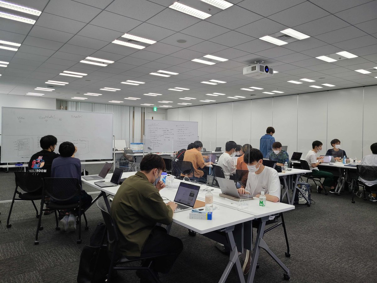 morimayukodesse's tweet image. iOS設計インターンが本日から開催🌟
各チームメンターさんが付いてミッチリ教えてくれてます😉
久しぶりのオフラインのインターン、感染対策ばっちりで力を合わせて3日間がんばっていきましょう！！
#catechchallenge