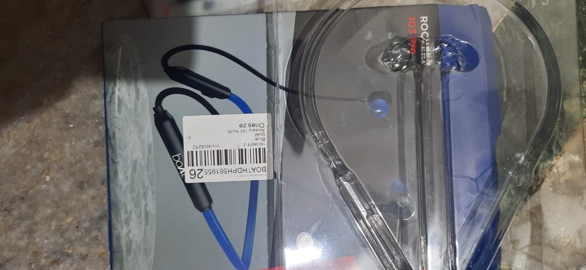 gretwork's tweet photo. @myntra when I try to talk to customer care they only say we can not do anything in this again and again for 1000 RS product which is not delivered completely, How can we buy costly product from myntra? https://t.co/EoqeSKiPLw
