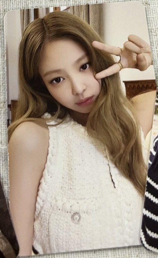 wtbjnk's tweet photo. pov: nagaway kayo ng jowa mong si jennie and she sends you this pic together with the message “i’m sorry baby, bati na tayo please? 🥺” https://t.co/YDTqLTJHiJ