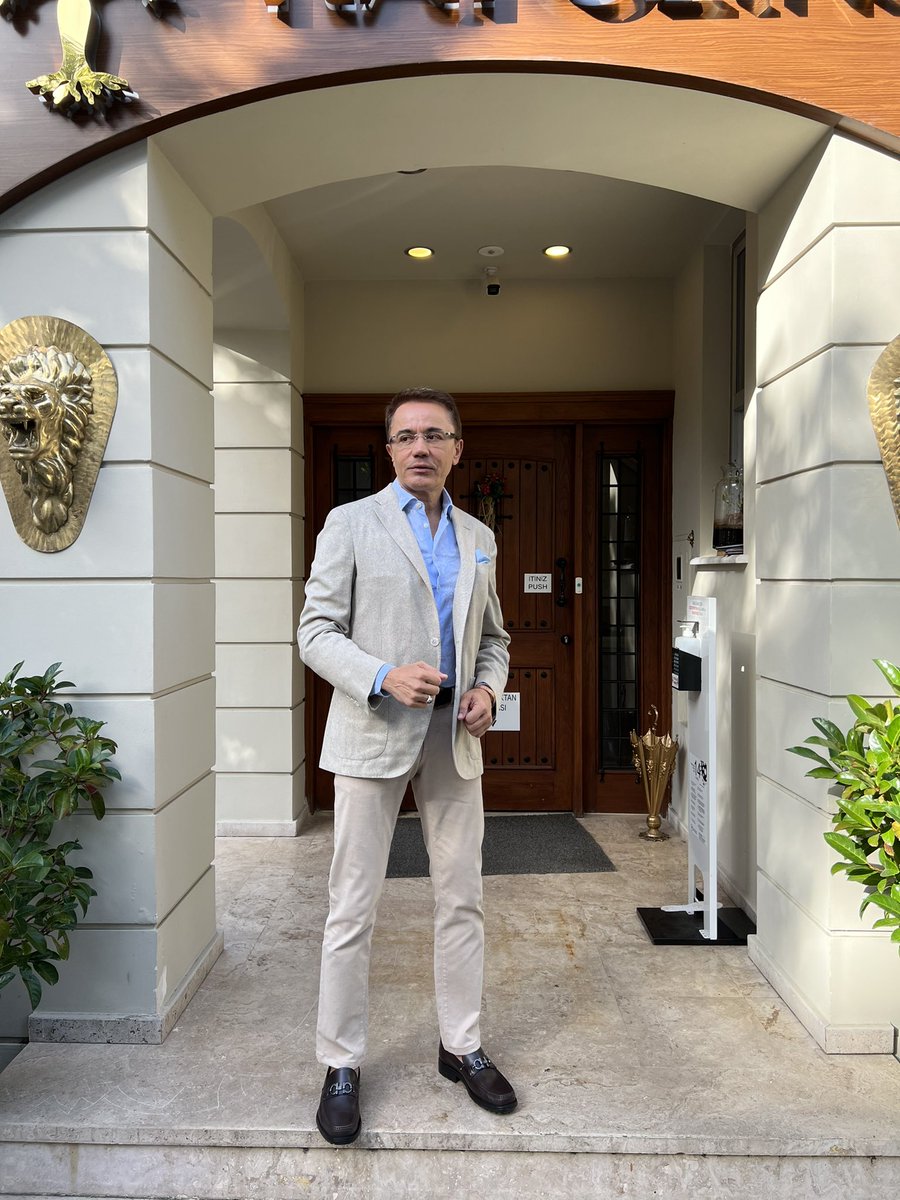 haydrendersarac's tweet photo. #dikdur #gülümse #nefesal #olumludüşün #suiç #günaydın #goodvibesonly #cuma #friday #smile #brearh #standstraight #drinkwater https://t.co/ykhXl6qKgi