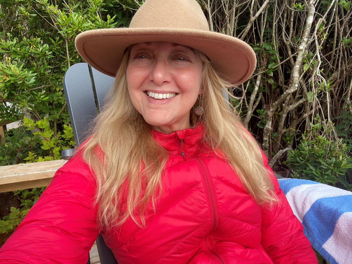 SueChappel's tweet image. I&apos;m 58 a y/o mom, wife &amp;amp; volunteer. I&apos;m have a  Ph.D-Immunology &amp;amp; founded a biz that employed 🇨🇦s. According to Trudeau, I&apos;m an anti-science, racist misogynist extremist to be *dealt with* bc I exercised my 🇨🇦 rights &amp;amp; refused a scientifically unjustified, high risk medical 💉.