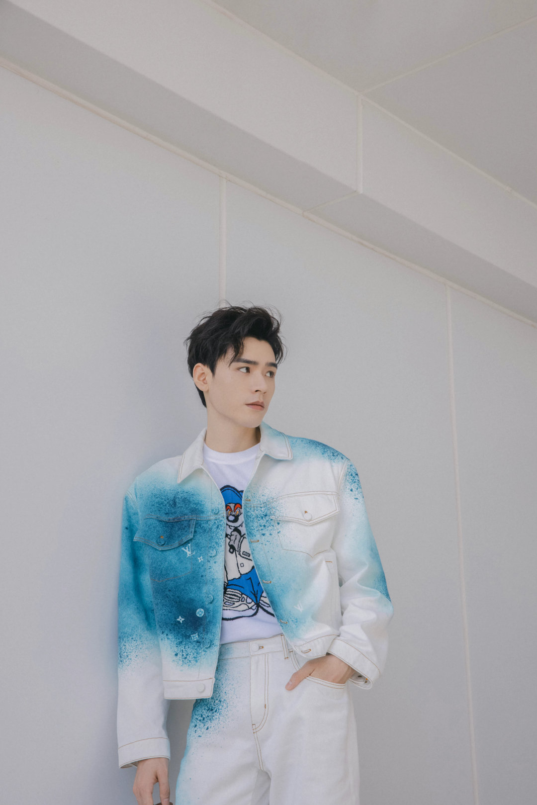 Gong Jun 龚俊 💙 on X: 210614  Gong Jun Studio Weibo Caption: 6/15 20:00, Louis  Vuitton 2022 Cruise Collection begins. Thank you @LouisVuitton for the  invitation pre-reserve now  watch the