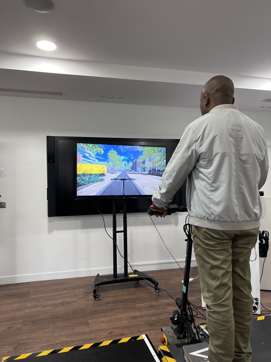 enedis_IDF's tweet photo. Pour @Enedis à #Paris, la semaine de la #mobilitédouce c'est rouler plus durable et rouler plus sûr ! En direct d'ateliers de sensibilisation sur les accidents de trottinette électrique avec un casque en réalité augmentée 🛴#transitionecologique #objectif0accident https://t.co/kQS20oZZtG