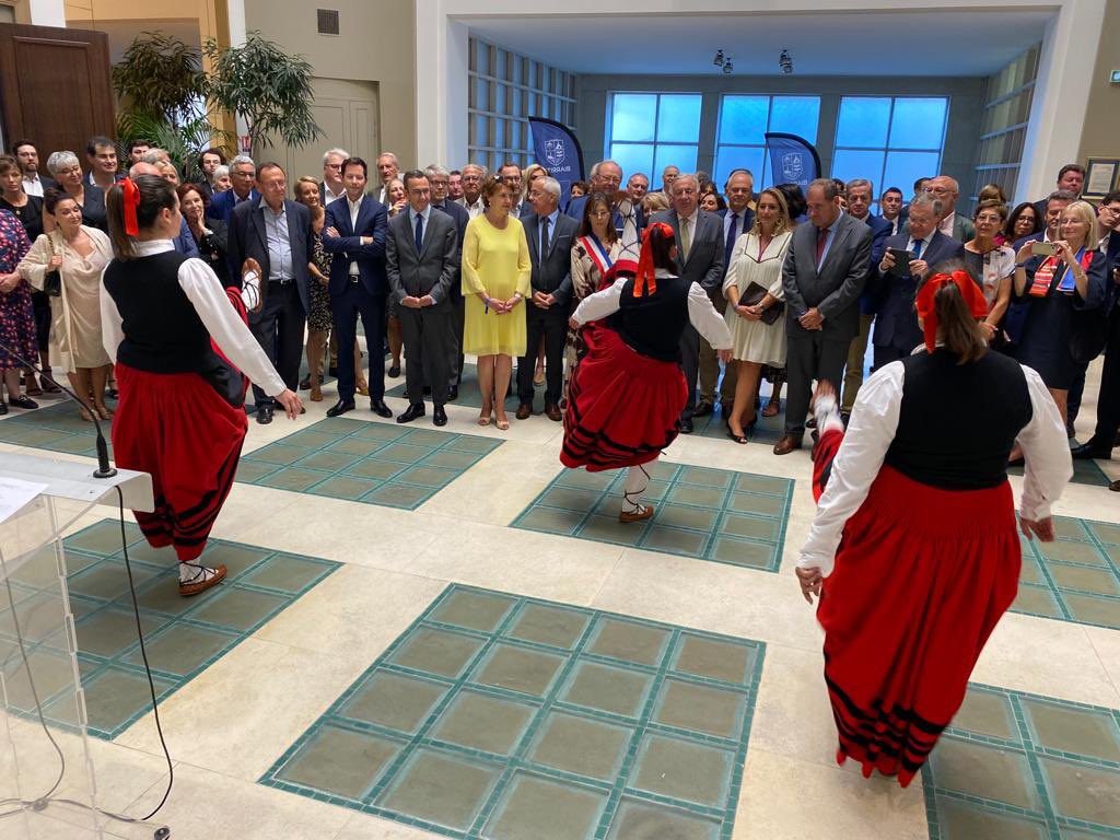 max_brisson's tweet photo. 🇫🇷 Belle réception républicaine hier soir en Mairie de Biarritz.

Devant députés, sénateurs et élus biarrots, Maider Arosteguy, maire de #Biarritz, et @gerard_larcher, président du #Sénat appellent à plus de moyens, d’autonomie et de considération pour les maires et les communes. https://t.co/hjTLluhB2t