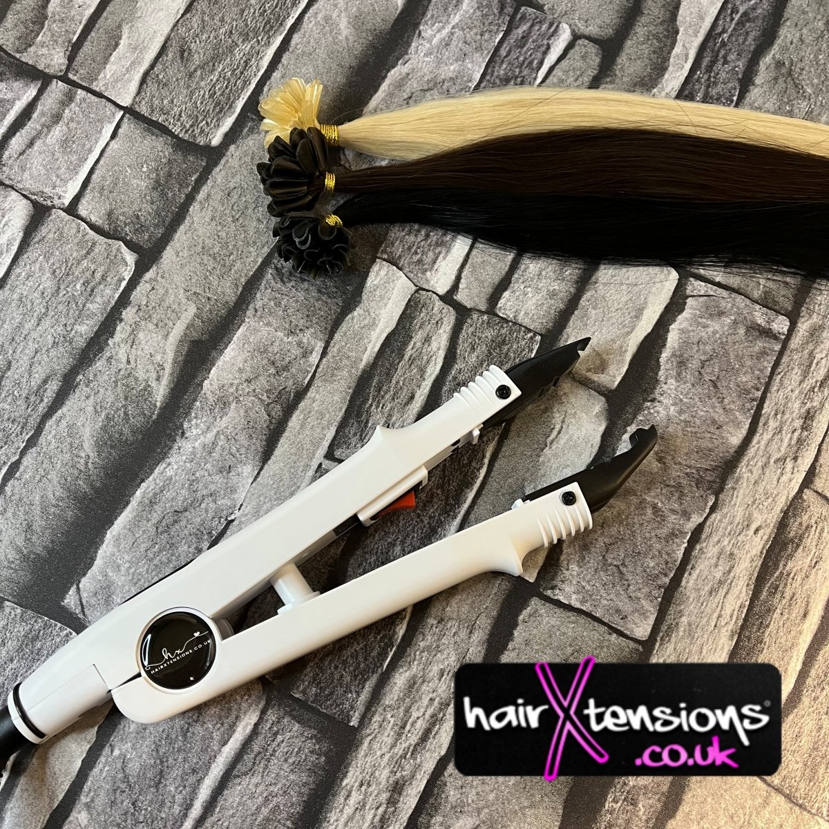 hair_xtensions's tweet photo. 𝐇𝐚𝐢𝐫 𝐄𝐱𝐭𝐞𝐧𝐬𝐢𝐨𝐧 𝐁𝐨𝐧𝐝𝐢𝐧𝐠 𝐀𝐩𝐩𝐥𝐢𝐜𝐚𝐭𝐨𝐫 𝐆𝐮𝐧

This lightweight heat connector is great for bonding nail tip pre bonded keratin hair.
 
🛍️ https://t.co/fIgB7qUCRb  
 
#heatconnector #fusionconnector #heatapplicator #fusionapplicator #hairextensioniron https://t.co/IfFZddzbWM