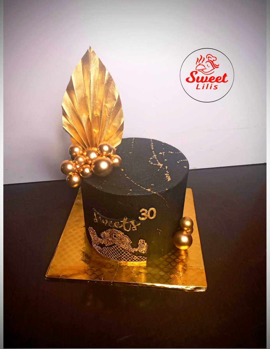 SchwitLilis's tweet photo. Hello Everyone,
We turned up for Madam Sweets just like last year (see 🧵) ,  layers of Best selling 8" Chocolate &amp; Red Velvet. Quality&amp;Value for your money is guaranteed. 
Please DM or WhatsApp 08099226632 to order and for inquiries. Please RT for all to see. https://t.co/PEGMNAZbRr