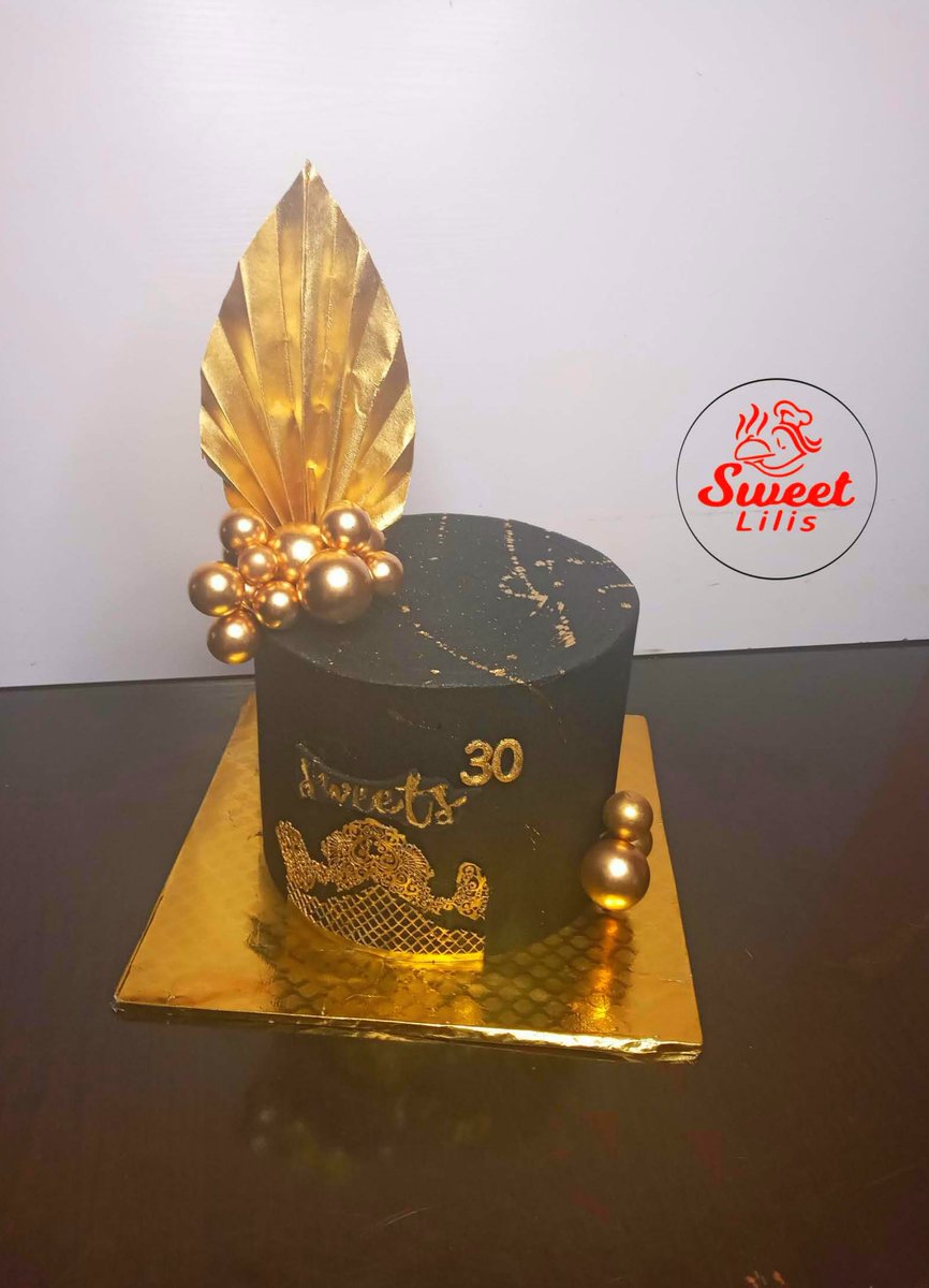 SchwitLilis's tweet photo. Hello Everyone,
We turned up for Madam Sweets just like last year (see 🧵) ,  layers of Best selling 8" Chocolate &amp; Red Velvet. Quality&amp;Value for your money is guaranteed. 
Please DM or WhatsApp 08099226632 to order and for inquiries. Please RT for all to see. https://t.co/PEGMNAZbRr