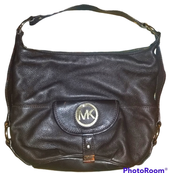 kitschy_cat's tweet photo. So good I had to share! Check out all the items I'm loving on @Poshmarkapp from @hottentot2011 #poshmark #fashion #style #shopmycloset #nike #michaelkors: https://t.co/uvLkjNZVx9 https://t.co/9rrxprklNw