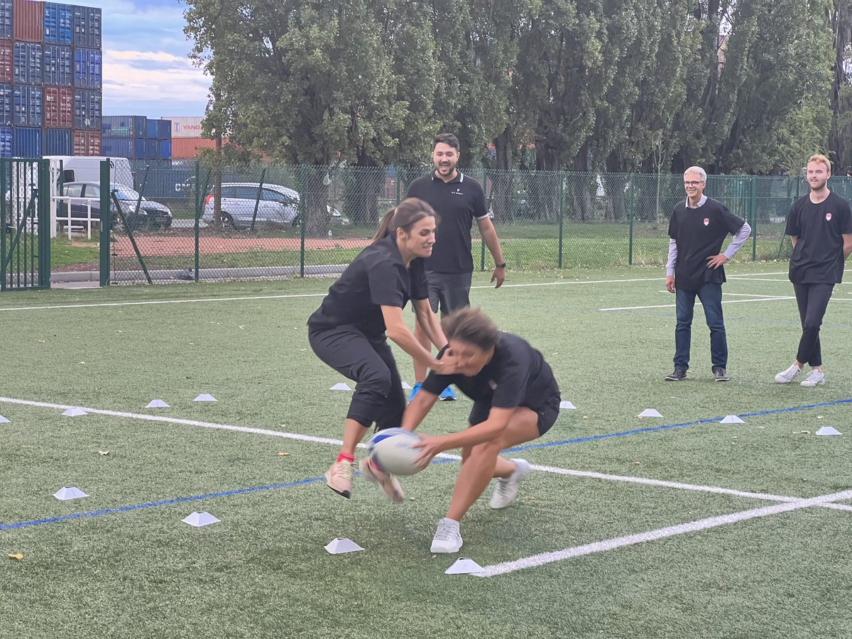 Réunir les entreprises #lesexcellence <a href="/Bpifrance/">Bpifrance</a> #PME #ETI #deeptech &amp;étudiants <a href="/EMLYON/">emlyon business school</a> au <a href="/LeLOURugby/">LOU Rugby</a> 🏉avec esprit sportif, convivial : ça donne une soirée très riche en #miseenrelation 🤝avec témoignages inspirants 👏
à ts pr l’essai sportif 🏉: jouer collectif pour gagner✊🚀