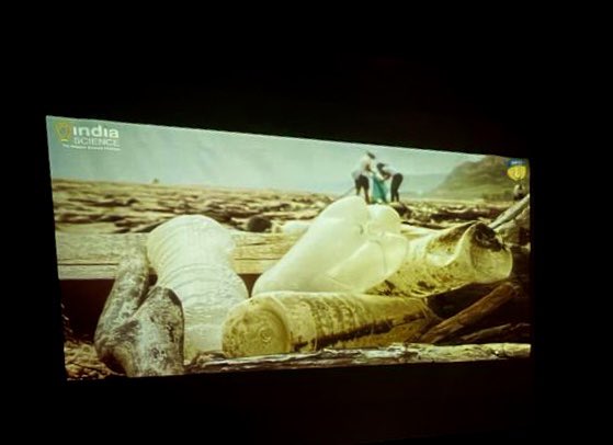 Vanshikaa866's tweet photo. Let the ocean breathe 🌊🐳 #swachsagarsurakshitsagar #ASCONoida #AIMST #bethesolutiontothepollution #savemarine #saveocean #internationaloceancleanupday #stopusingplastic @janjuamehak @rubaidashfaq https://t.co/RdivDYi25y