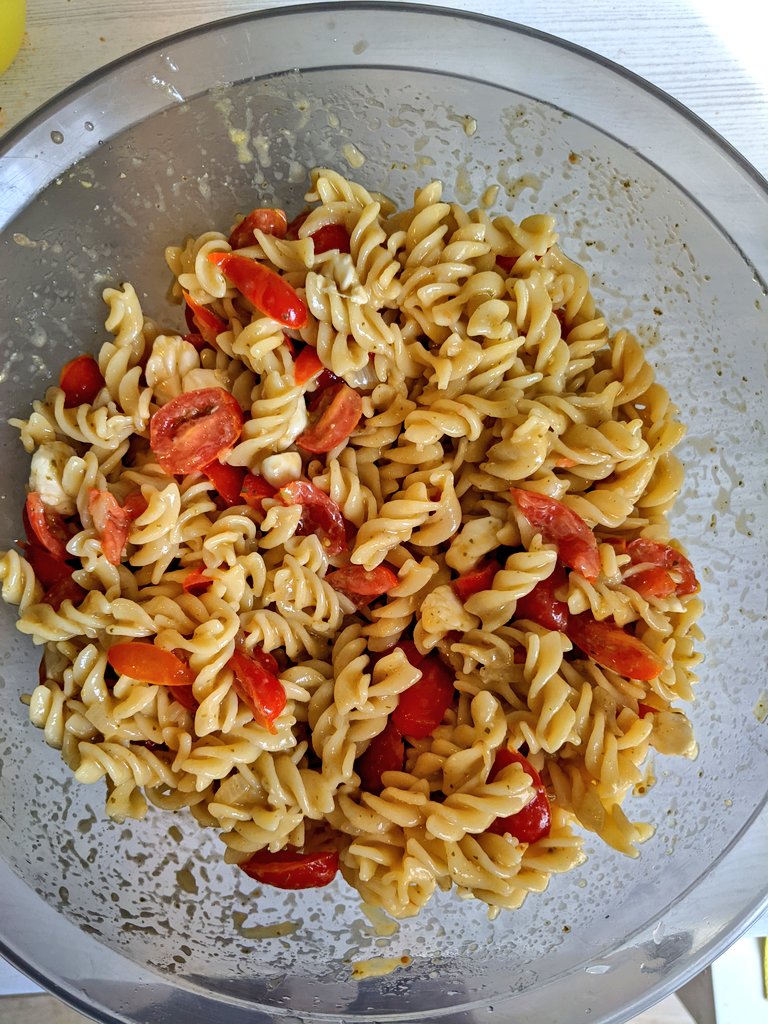 aimans_3's tweet photo. Influence of Italian 🇮🇹 friends. I am now a #pasta 🍝 pro

- Garlic broccoli pesto pasta
- Garlic tomatoes pasta
- Garlic tomatoes pesto honey pasta (cold)
- Garlic tomatoes shrimp pasta 

#pastaforlife #cookinglove https://t.co/RFbNkTxhEJ