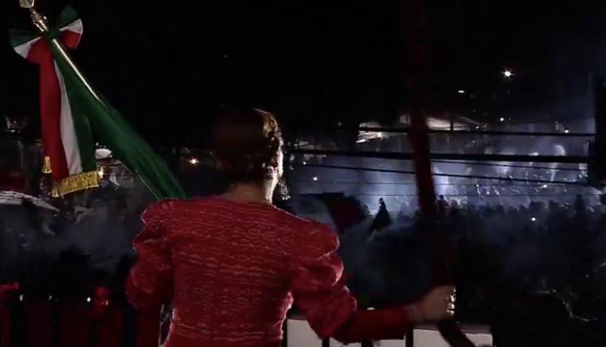 Anaamunizneyra's tweet photo. Muchas gracias a todas las familias atenquenses que nos acompañaron este #15deSeptiembre en el Grito de Independencia. ¡#VivaMéxico! 🇲🇽 https://t.co/eEAjWZMQP7
