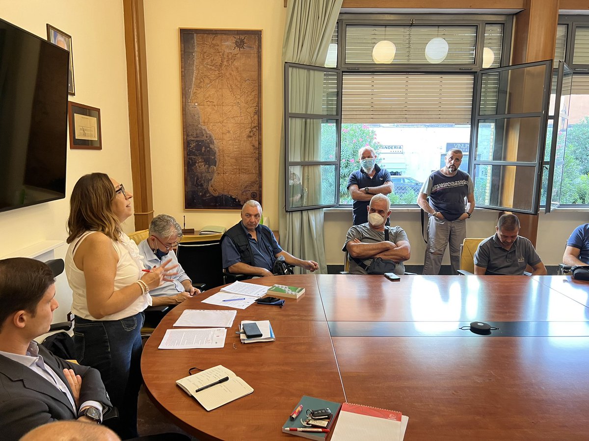 Fai_Cisl_Latina's tweet photo. In corso, presso la sede consortile di Latina, l’assemblea per approvazione ipotesi di piattaforma CCNL Bonifiche.
Illustra la piattaforma, a nome di #FaiCisl, #FilbiUil e #FlaiCgil, la Segretaria Nazionale della @fai_cisl, @RaffaBuonaguro. https://t.co/47Fl09NG39