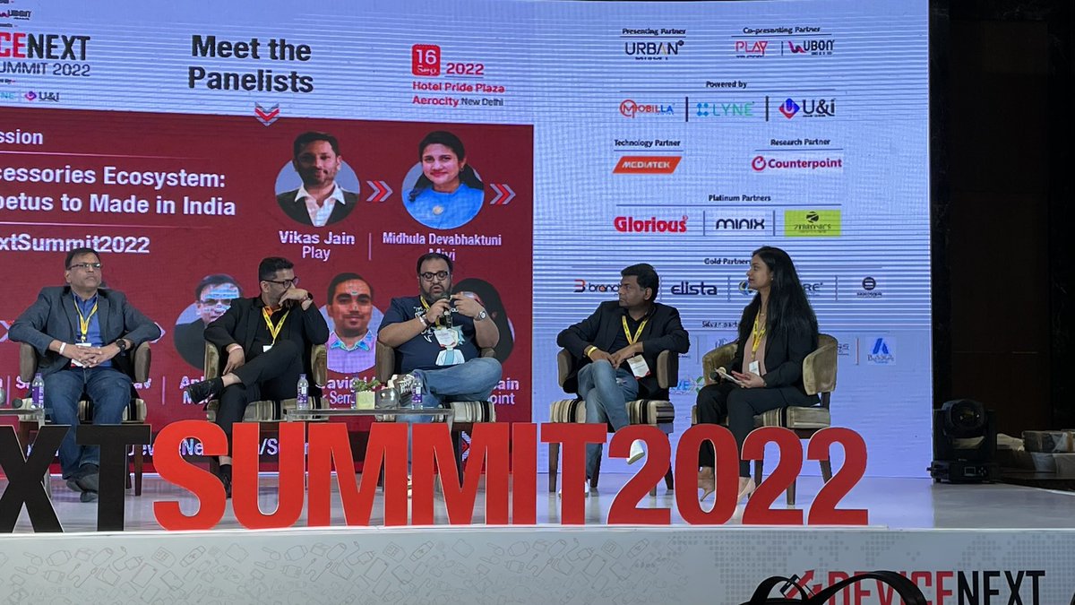 GadgetFreak4U's tweet photo. Utsav highlights how iterative improvements, new features and innovations such as Bluetooth calling in smartwatches, quick reply to texts and more are creating new use cases and how user’s communicate with the devices. #DeviceNextSummit2022 https://t.co/qOpZlKSePp