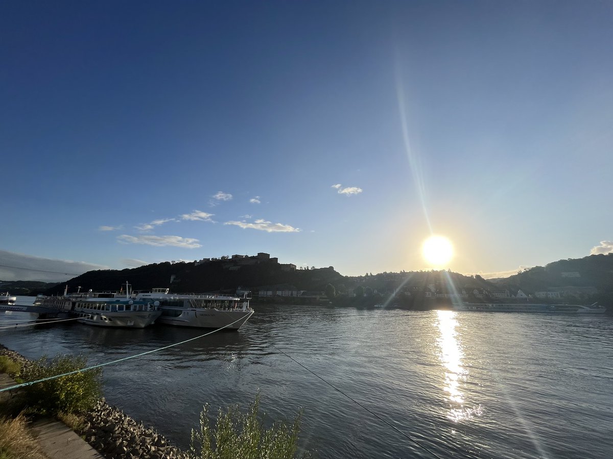 TheFunManAndy's tweet photo. #Beautiful #Fortress #Koblenz #Rhine #8am 

@xAppsByDecadis @DECADIS_AG 
What a beautiful home you have 💕 https://t.co/MmLPGoFkRm
