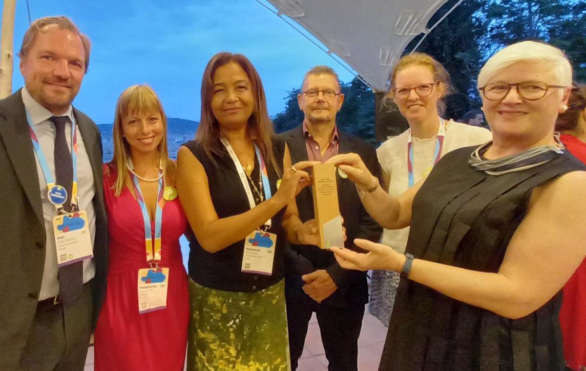 Ailsa Lamont 🇺🇦 (@ailsalamont) on Twitter photo Sincerely grateful to <a href="/TheEAIE/">The EAIE</a> for recognising the work of <a href="/CANIEglobal/">Climate Action Network for International Educators</a> with the President's Award this week. Your support is so important and shows our network of volunteers that their work is making an impact. Thank you!! 🙏🌍
#ClimateAction #intled Sincerely grateful to <a href="/TheEAIE/">The EAIE</a> for recognising the work of <a href="/CANIEglobal/">Climate Action Network for International Educators</a> with the President's Award this week. Your support is so important and shows our network of volunteers that their work is making an impact. Thank you!! 🙏🌍
#ClimateAction #intled