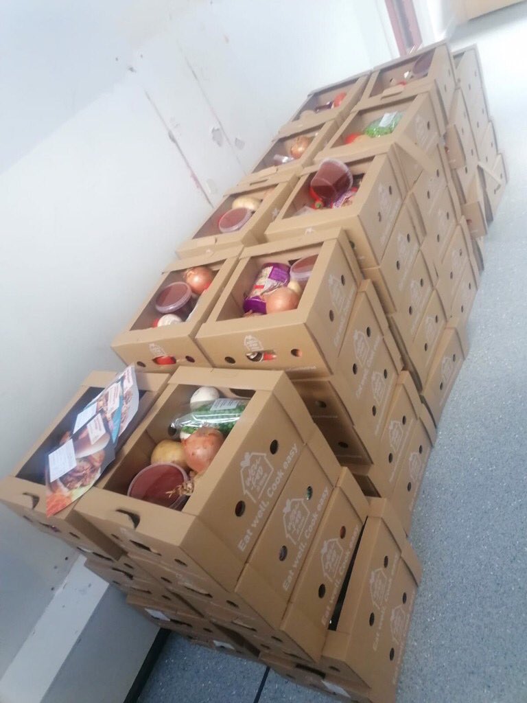 ganneys's tweet photo. Huge thanks to our friends @NEOCatering for supporting our families @ganneys with 65 of these amazing meal boxes #communities #homecooking #healthmeals #cancookeatwell https://t.co/WPC07CHmTG