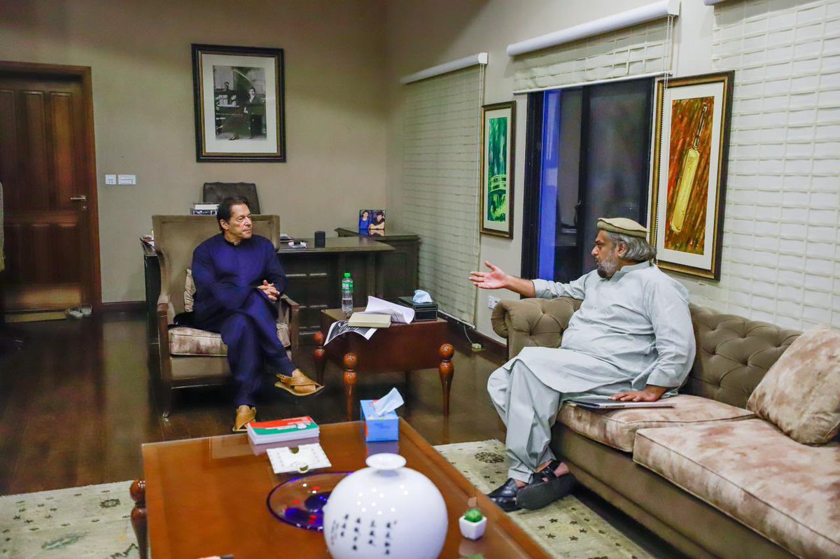 PTIofficial's tweet photo. Chairman PTI @ImranKhanPTI met Hamid Raza in Bani Gala. https://t.co/FuWhHo9Y0S