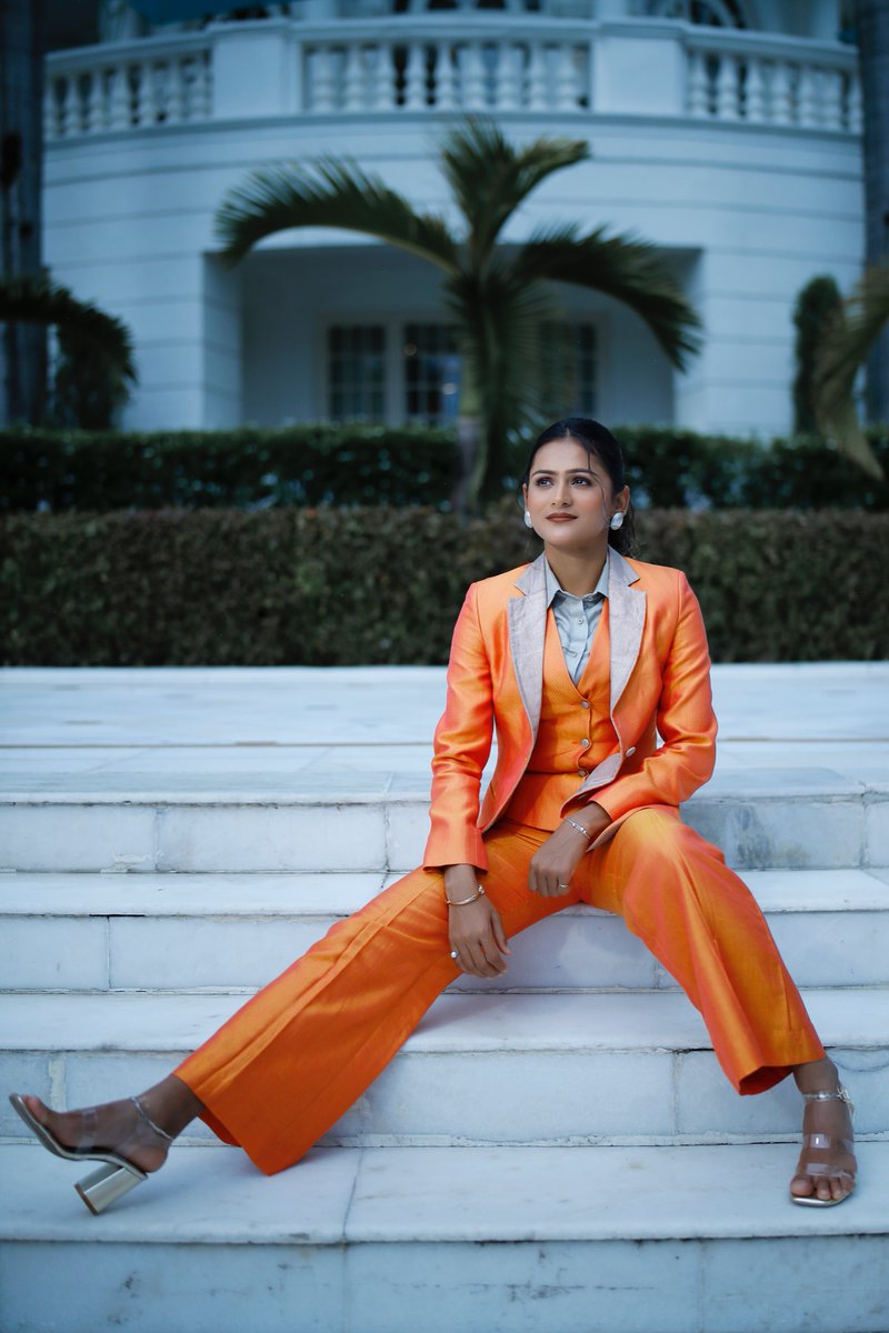 Priyanka_Goswam's tweet photo. "Keep your heels, head, and
standards high.
.
.
.
.
.
👗 @ManishantarDESI https://t.co/ci0TaI7EjI