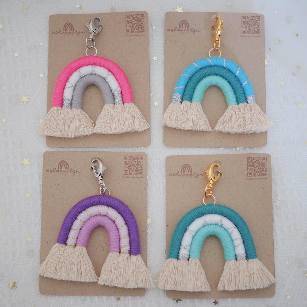 macrame_studio's tweet photo. สาวๆบอกว่า “หนูขี้อาย ขอไปหลบอยู่ใน Mystery Bag เถอะนะ”

Mystery Bag 99.- (มีอย่างอื่นในถุงด้วยนะ)

มาลุ้นว่าจะได้น้องๆสีไหนกันได้ที่งาน @CommissMe_event น๊าาา #commissme https://t.co/gIXStRUYT5