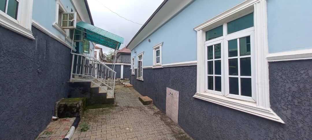 RamaniProperty's tweet photo. SALE or RENT /  RENT IS 4.5M

 WHILE SALE IS 70M NET  

4bedrooms bungalow with 2unit of selfcon bq at the back in an estate gwarimpa going for 70m net.. https://t.co/HZlaz3c37j