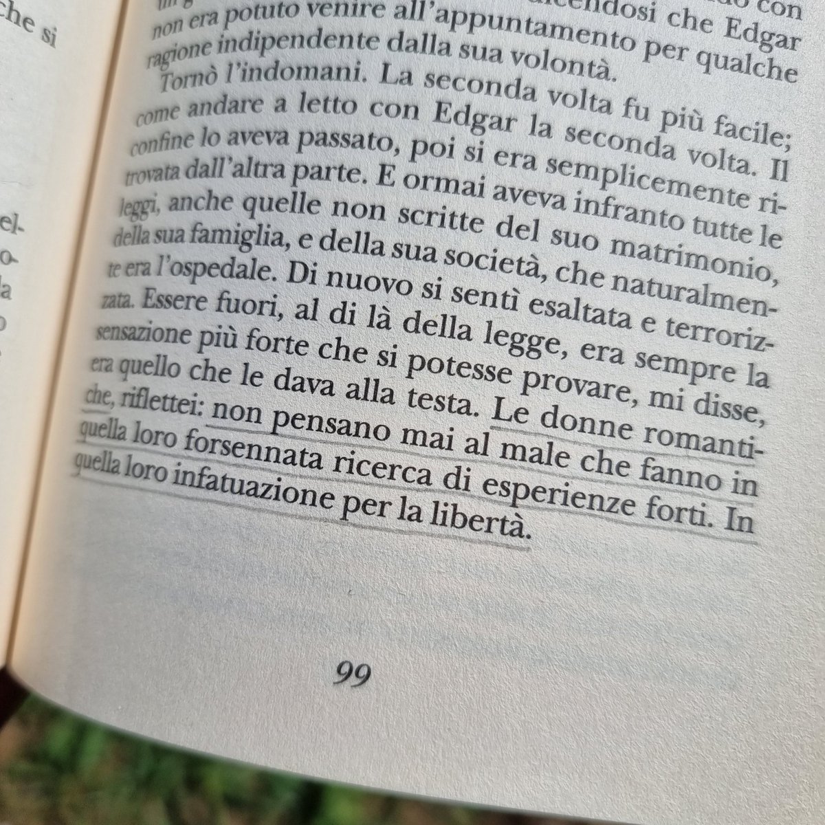 universinterior's tweet photo. sempre Follia di #PatrickMcGrath

per me questo è stato un Settembre @adelphiedizioni ve lo dico 🤍 https://t.co/7q1rB4bP9z