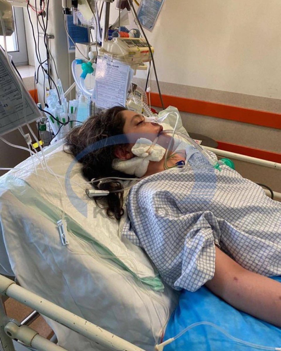 Cette jeune iranienne est dans le coma suite à son arrestation par la police des mœurs pour ne pas avoir porté le voile obligatoire. Mahsa Amini, 22 ans, se bat désormais pour sa vie. #NousSommesLeursVoix