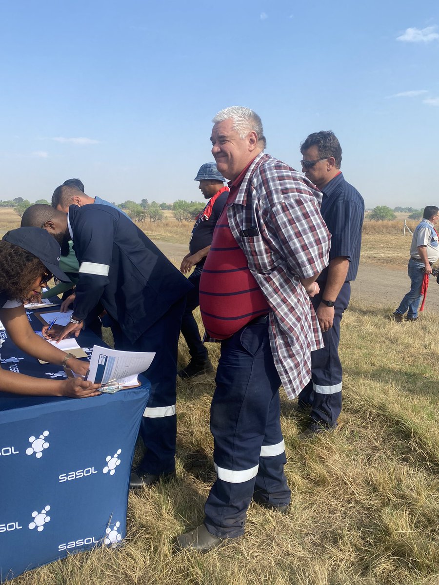 leratomoeletsi's tweet photo. @SasolSA SEO team never disappoints. All here in their colours for the environment. #SasolinSociety https://t.co/IMaLUkLxnA