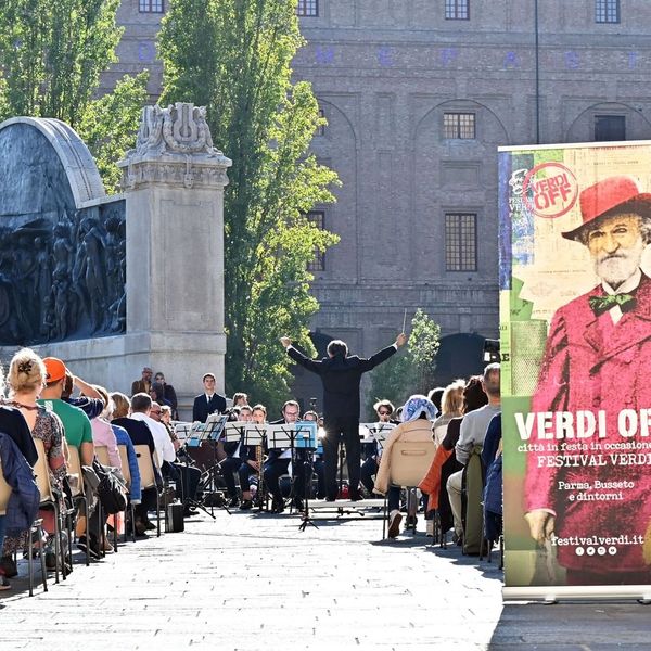 parmawelcomeoff's tweet photo. Dal 17 settembre al 16 ottobre 2022 in occasione del Festival Verdi torna la rassegna Verdi OFF: oltre 200 appuntamenti tra musica, teatro, danza e performance multidisciplinari a ingresso libero.
Scopri il programma
👉 https://t.co/msqMnOPa57
Foto IG Verdi OFF
#VerdiOFF https://t.co/razGKMPGL6