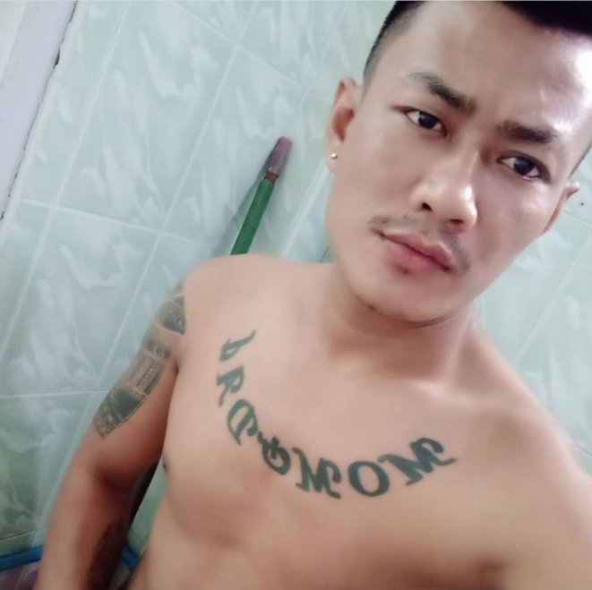 Peter979753131's tweet photo. ရေချိုးခန်းထဲလာခဲ့😆😆 https://t.co/JH4pb06ePM