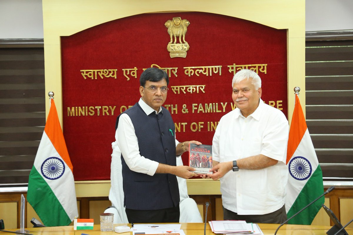rssharma3's tweet image. Today, I presented my book ‘The Making of Aadhaar’ to Hon’ble Minister of Health and Family Welfare, Dr. Mansukh Mandaviya.  

@mansukhmandviya @OfficeOf_MM
