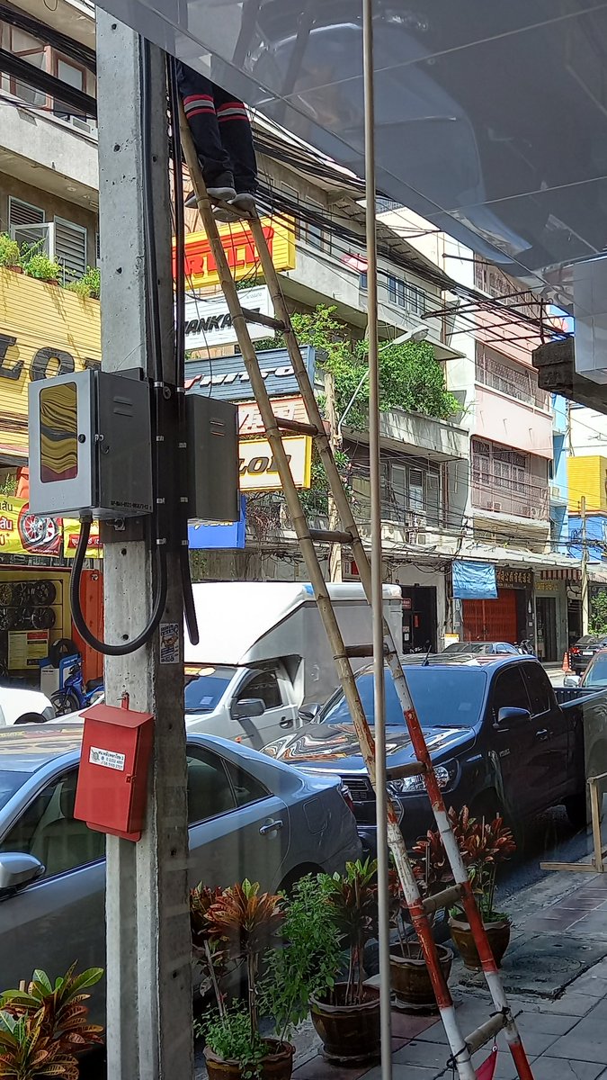 FireWomanJo1's tweet photo. In the neighbourhood.
#bambooladder #bankok
#Chinatown https://t.co/p9jjhByk86