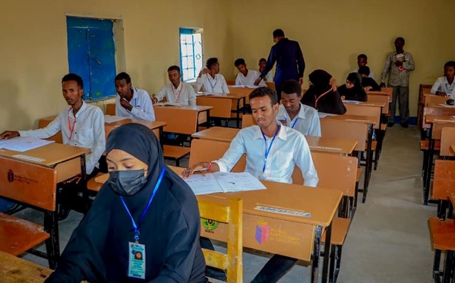 HassanIstiila's tweet photo. A young girl in secondary school student, Layla Abid Mohamed, committed suicide in #Hargeisa on Thursday after failing her year-end high school graduation exam. The father said that his daughter hung herself at 11:00 a.m. on Thursday. The victim came from a low-income family. https://t.co/gaf5uYpMPb
