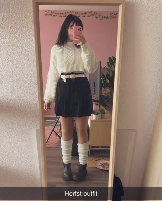 Yesterdays outfit because it&rsquo;s really staring to be autumn now https://t.co/QopO6TqyjT