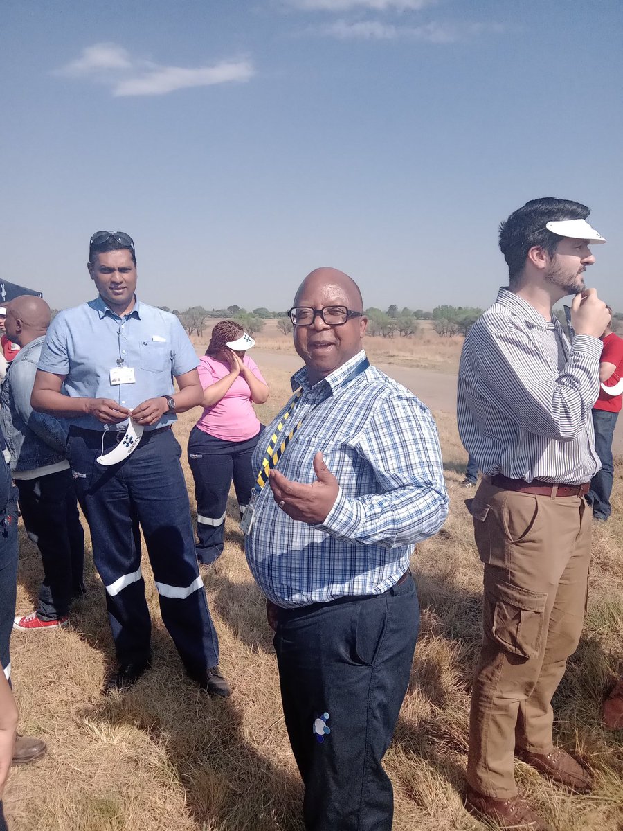 leratomoeletsi's tweet photo. Visible and felt leadership. @SasolSA SEO executive team is ready to get their hands dirty. Let's get planting. #SasolinSociety https://t.co/agMYnch2js