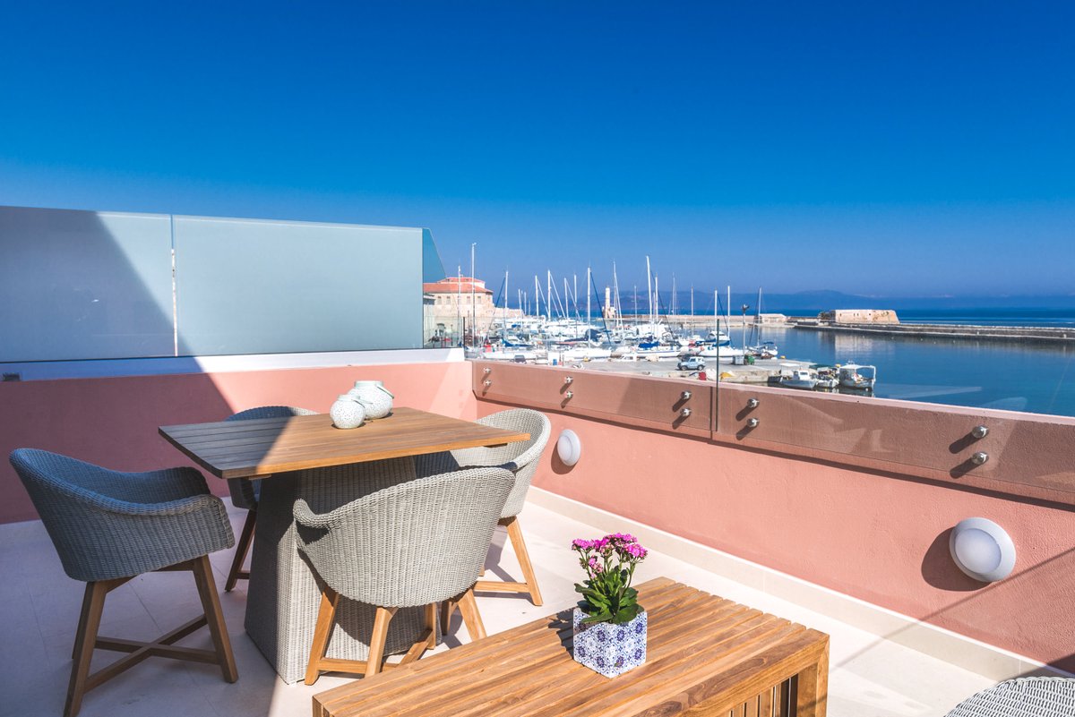 AvraApartments's tweet photo. How about relaxing while enjoying the stunning views of the famous Venetian Port? ✨

Discover more at: https://t.co/OjEDDLIcQl 
#avraapartments #iheartavra #cretegreece #creteisland #chaniacrete #chania #cretanplaces #venetianharbor #venetianharbour https://t.co/qJdBFQ2R2w