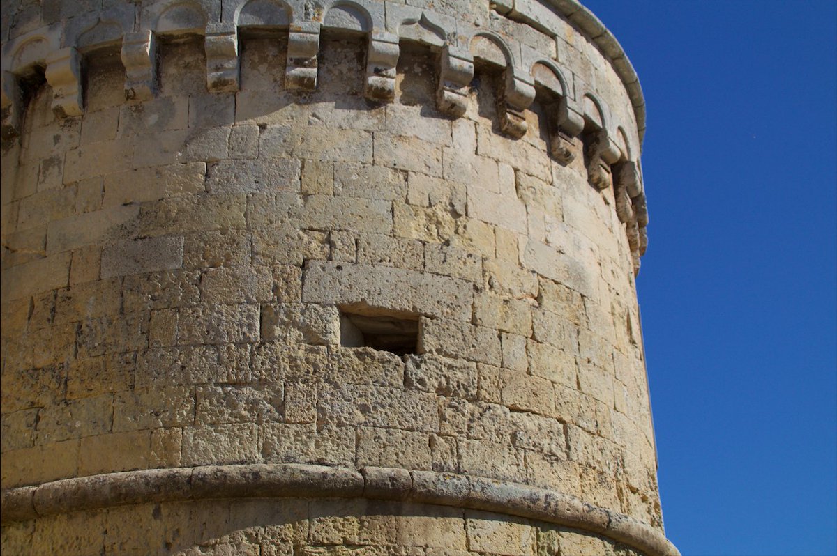 VisitMartano's tweet photo. ...Delle otto torri se ne sono conservate due, la Torre Nivéra e la Torre dei Mazzotti. 🏰 🚩 

..Two of the eight old towers are still well-preserved , The Torre Nivéra and the Torre dei Mazzotti. 🏰 🚩
#visitmartano #infopointmartano  #weareinpuglia #regionepuglia https://t.co/3Bg7ecfMZf