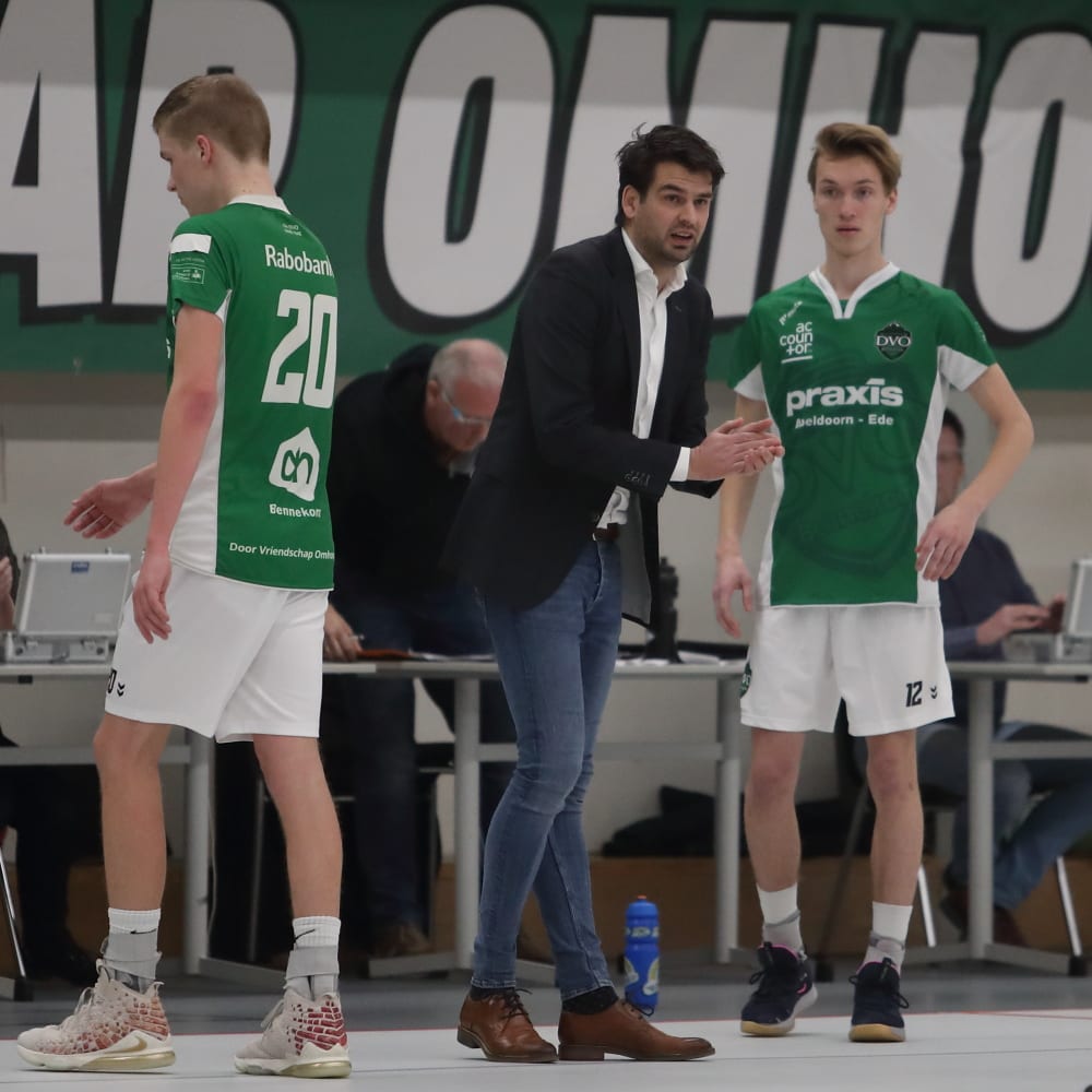 DVOkorfbal's tweet photo. 🔁 Tijdens het veldseizoen zal Wouter Jansen Roy Rutenfrans aflossen bij de selectie van DVO/Accountor. De huidige coach van de Bennekomse reserves accepteerde van de zomer een nieuwe baan. Meer op de site! https://t.co/XVtm4c6Ovk https://t.co/ao2wnisClQ