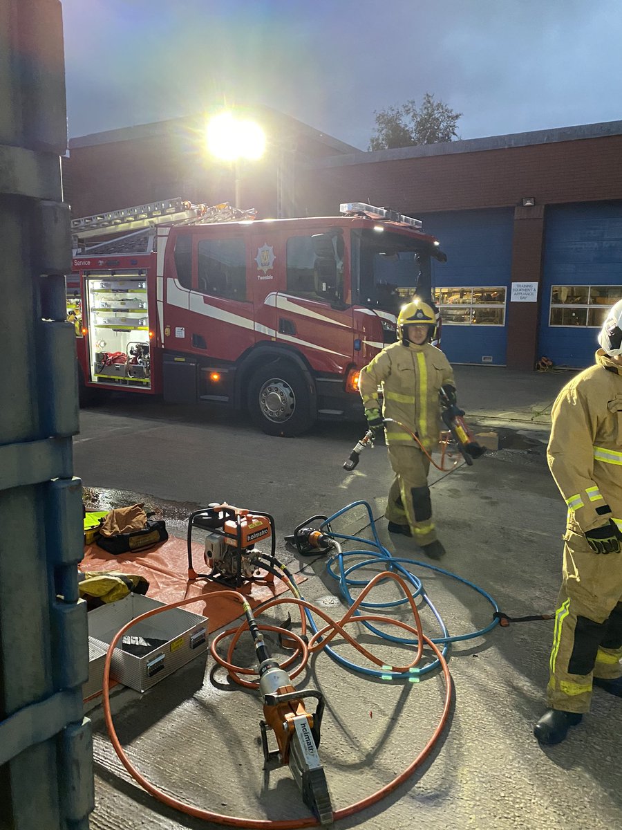 starrbar14's tweet photo. New pump at tweedale rds looking all smart for our rtc training https://t.co/EYAQyW8U8A