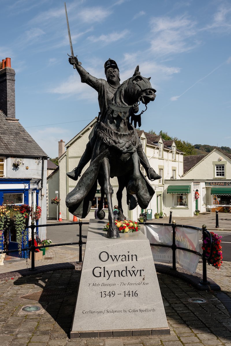 Diwrnod Owain Glyndŵr Hapus 🏴󠁧󠁢󠁷󠁬󠁳󠁿 Y Mab Darogan. #TogetherStronger