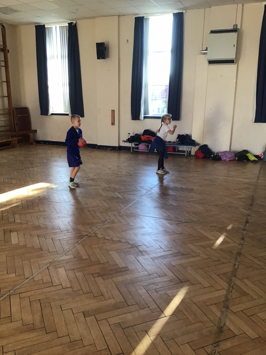 Children in year 3/4 had so much fun this morning. Dodgeball 🏐 #MosspitsPE @mosspitslane <a href="/MosspitsYear4/">Mosspits Year 4</a> <a href="/MosspitsYear3/">Mosspits Year 3</a>
