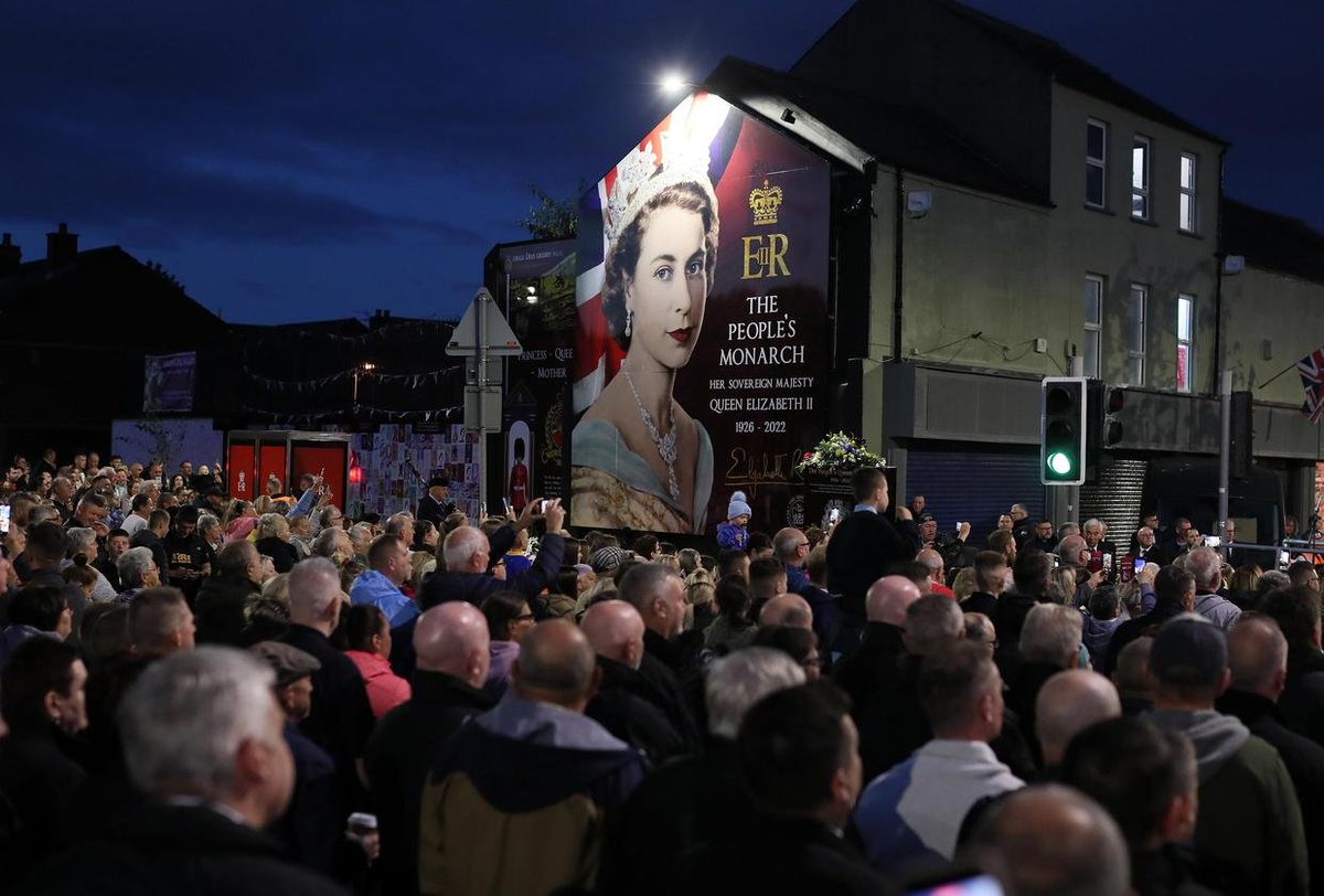BelTel's tweet photo. Hundreds of the late Queen’s most loyal subjects gathered for the Greater Shankill Service of Thanksgiving to pay tribute to Her Majesty last night. 
Read more ➡️ https://t.co/Aff7YUD06c https://t.co/mNrfrlLg8p
