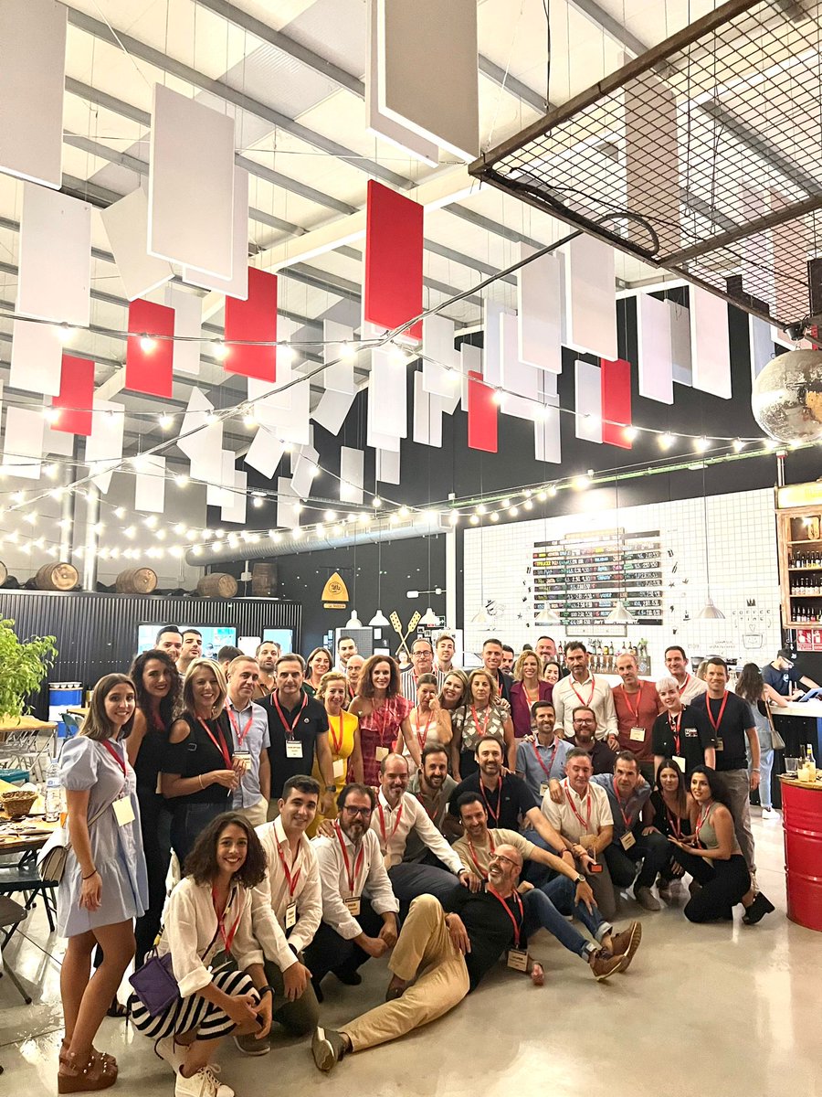 AJERegionMurcia's tweet photo. 🥳¡Ayer lo pasamos genial en nuestra #FreshNight en Cervezas Yakkas!
🏆Dimos un reconocimiento a los #mentores de nuestros #SuperCafés por su gran trabajo y dedicación.
🎂Y celebramos los 25 años de nuestro asociado Lucas.
¡Una noche repleta! No te pierdas la próxima 😌 https://t.co/ydDGA0xOlt