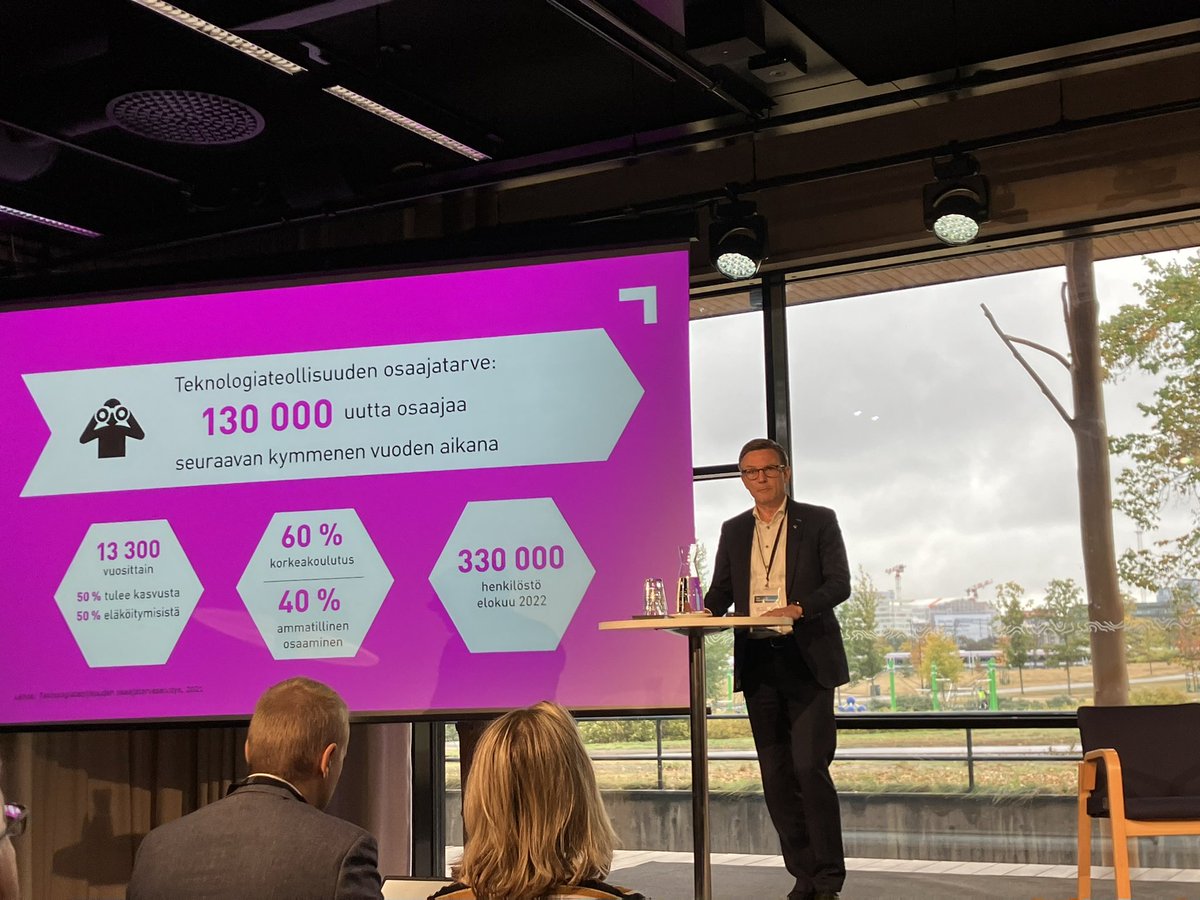 Käynnissä #TechDayFi. <a href="/TEK_akateemiset/">TEK</a>: joka 5. valmistunut DI ulkomaalainen, mutta työllistymisessä haasteita. Samaan aikaan <a href="/TechFinland/">Teknologiateollisuus</a> <a href="/JaakkoHirvola/">Jaakko Hirvola</a> mukaan teknologiayrityksiin tarvitaan 130 000 osaajaa lisää seuraavan 10v aikana. Kohtaantoa tarvitaan!#osaajapula #tech #ict