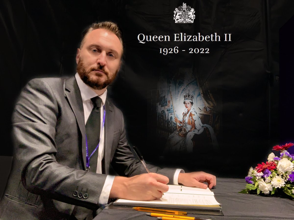 GaryMarkwell's tweet photo. It was an honour to sign the book of condolence for Her Majesty the Queen yesterday at the Civic Centre in Littlehampton. Earlier this week I also signed the books at Bognor Regis Town Hall and Arundel Town Hall. https://t.co/gn43U6OyMK