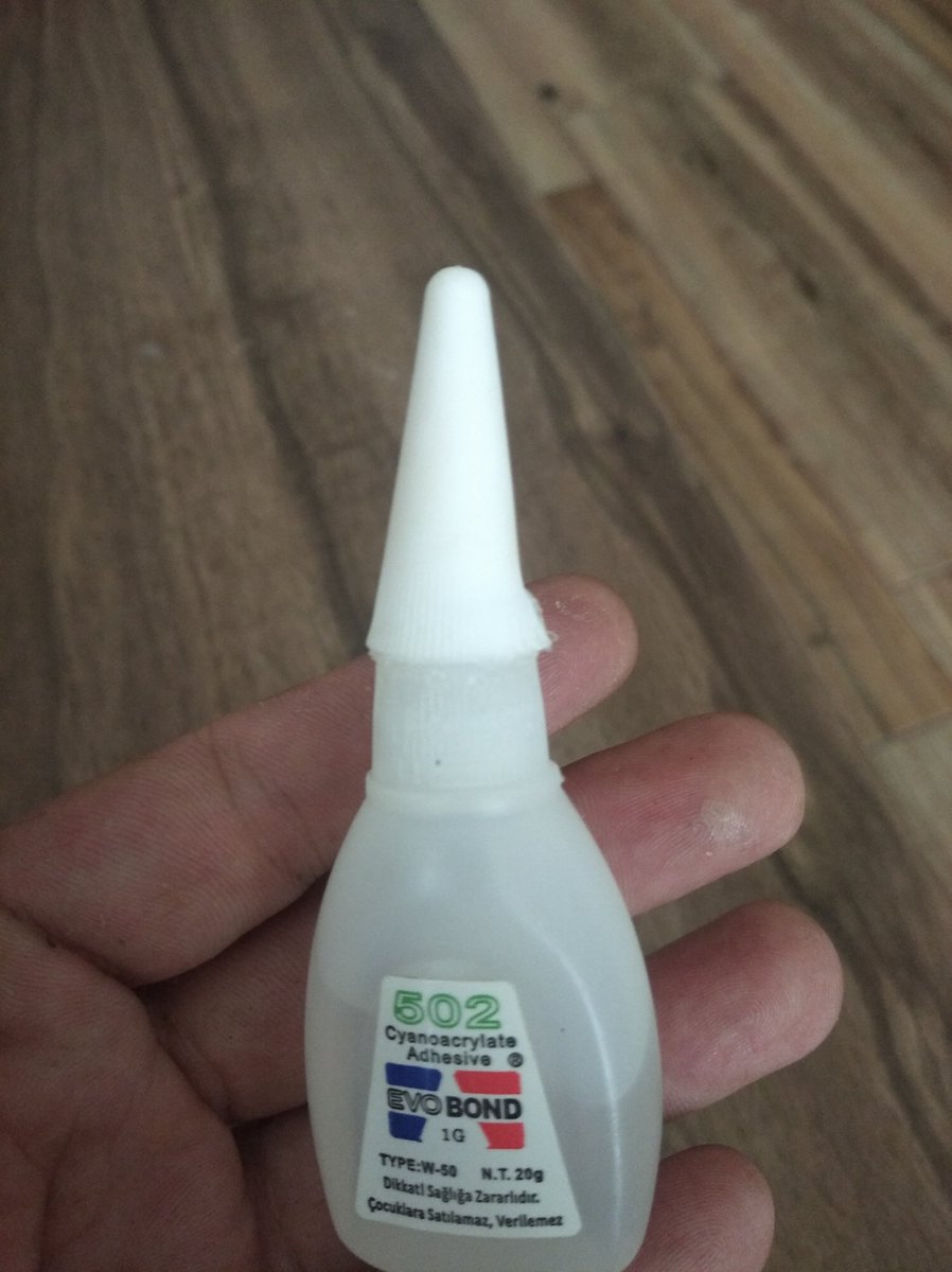 Su yapistiriciyi eline cevresine bulastirmadan kullanan varmi ?

#502