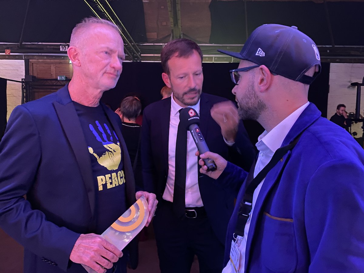 RADIOSZENE's tweet photo. Und hier ist der #Podcast von @c_deppe und Daniel Hobein zum Deutschen #Radiopreis 2022 mit u.a. Fabian Kapfer @bigFM, Johannes Ott und Mike Thiel von @Gong963, Nabil Atassi (SWR1) und Martina Schönherr (N-JOY): https://t.co/YD5QqmrsjA #DRP22 https://t.co/gAcjxgC7SQ