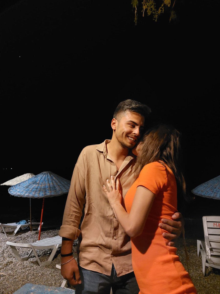 İyiki varsın. Çünki hep güldürüyorsun 💙