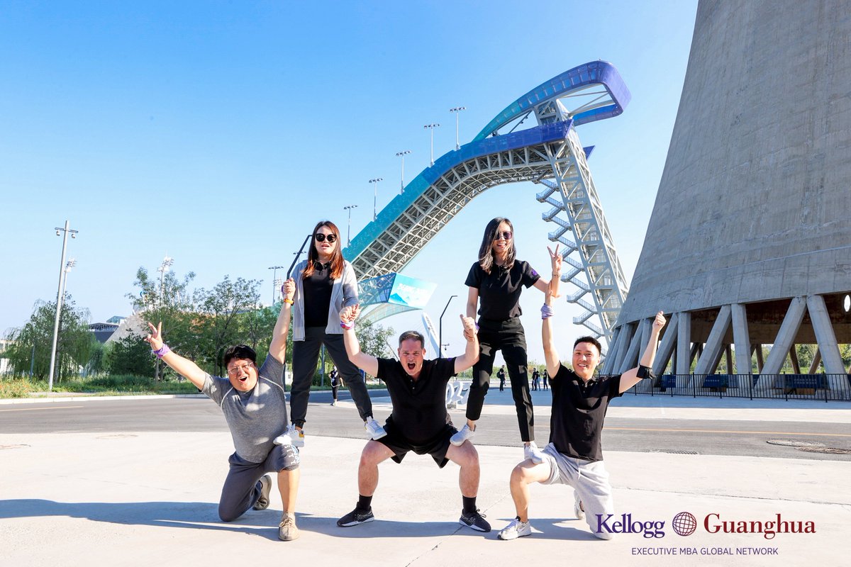 GK_EMBA's tweet photo. #GK08 is back! Fresh off their Global Network Week module at Kellogg, our #EMBA class of 2023 kicked off their latest module with a team building event in the afternoon. https://t.co/GnLEcZ9eKw