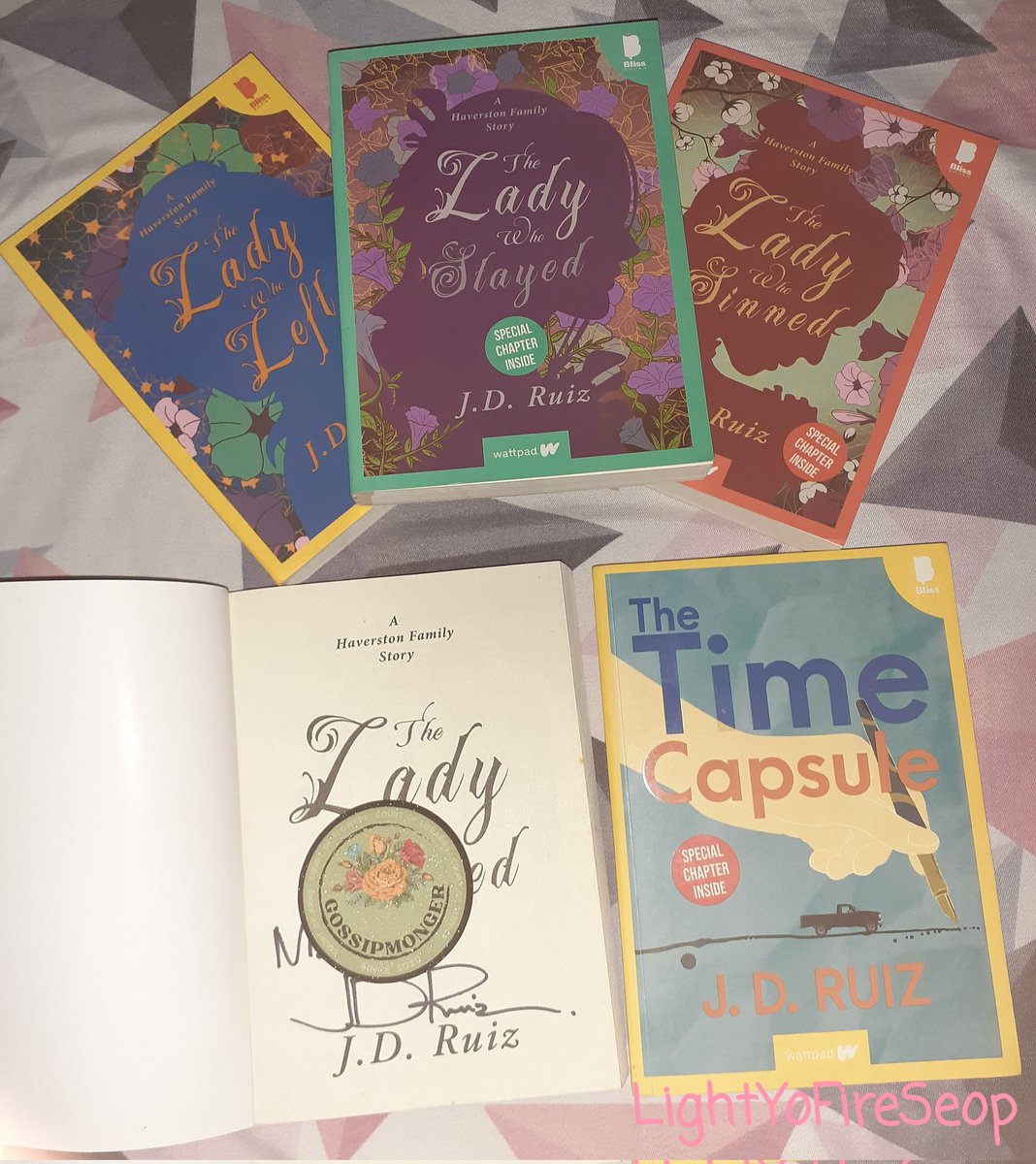 LightYoFireSeop's tweet photo. I got them all signed. 🥺🥺🥺😍😍😍🥰🥰🥰
Thank you so much Lady Janelle Ruiz. 💚💚💚
#HaverstonSeries #TheTimeCapsule #Greenwriter #WattpadPh #WattpadStories #BlissBooksPHAtMIBF #MIBF2022 #FollowYourBliss 🧡
A huge appreciation to @wattpad @blissbooksph @jdruizwattpad 💚💚💚 https://t.co/kQgZKFWHZv